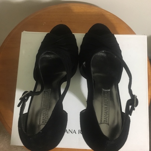 Banana Republic suede cut out side  pumps. - Picture 1 of 3